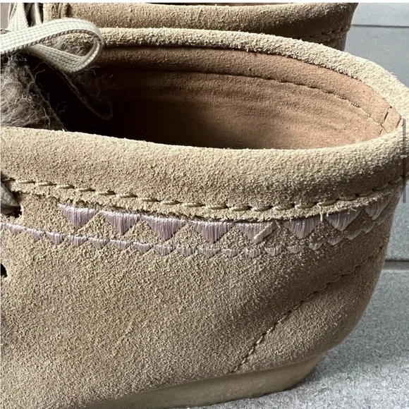 Clarks Wallabee Ankle Boot Women's
SZ 10 M Tan NEW $170 Fur Accent Suede Lace Up - Picture 5 of 10